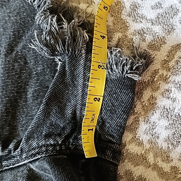 STUNNING VINTAGE 550 LEVIS BLACK JEAN SHORTS - Picture 8 of 9